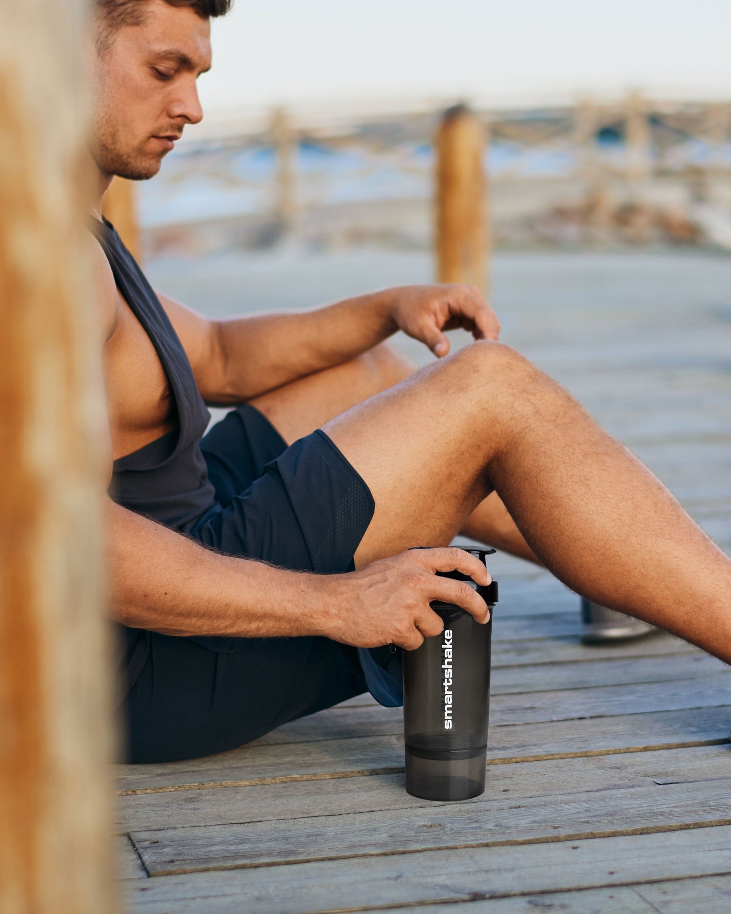 original2go-one-gunsmoke-black-k4 Smartshake_Original2Go-ONE-Gunsmoke-Black_lifestyle2.jpg