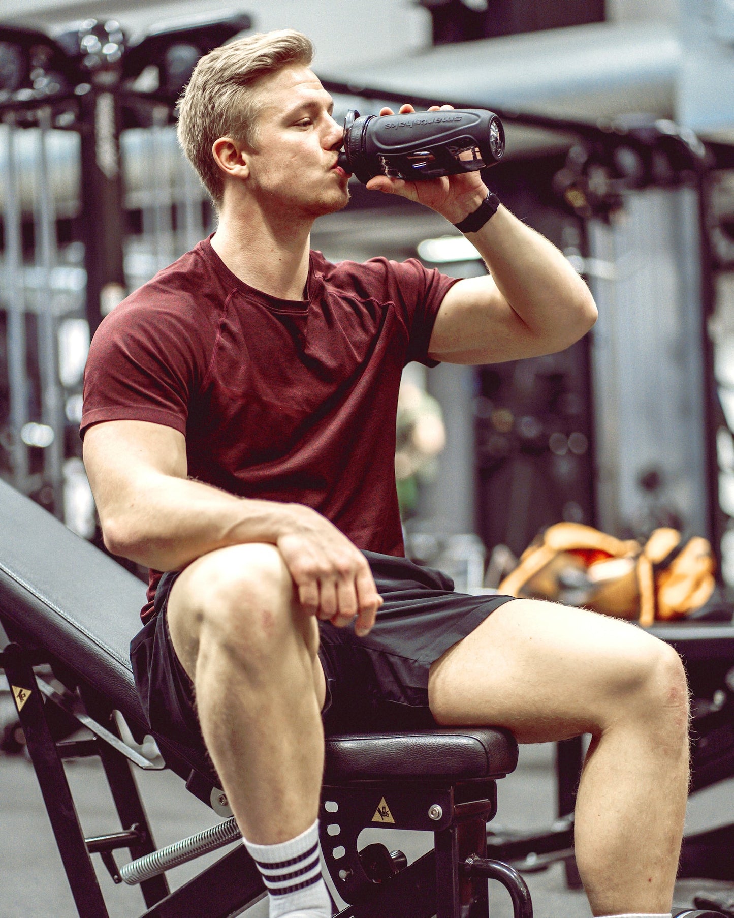 reforce-glass-black-q3 samrtshake_reforce_glass_lifestyle.jpg