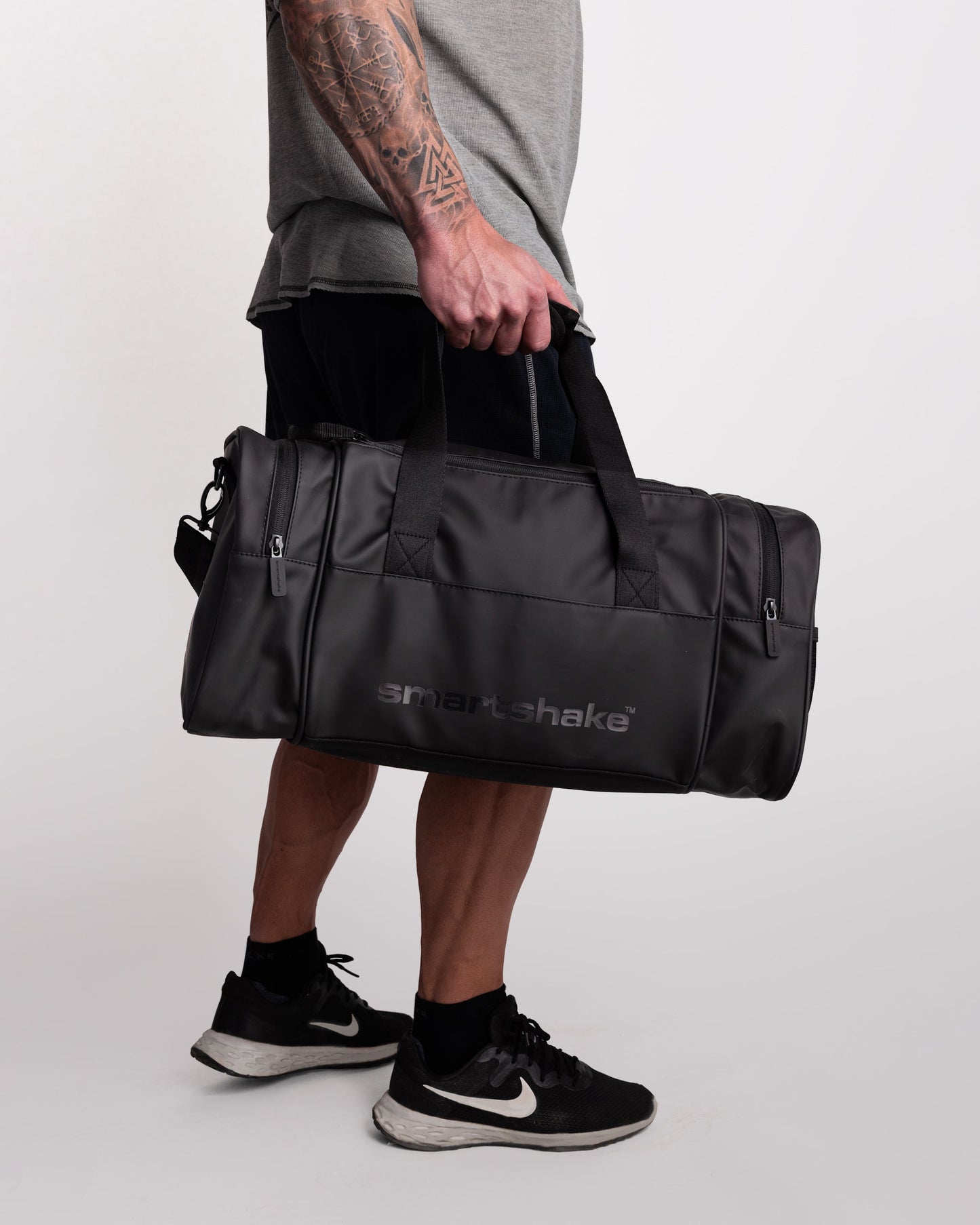 gym-bag-black-l3 Smartshake_GymBag_Black_lifestyle.jpg