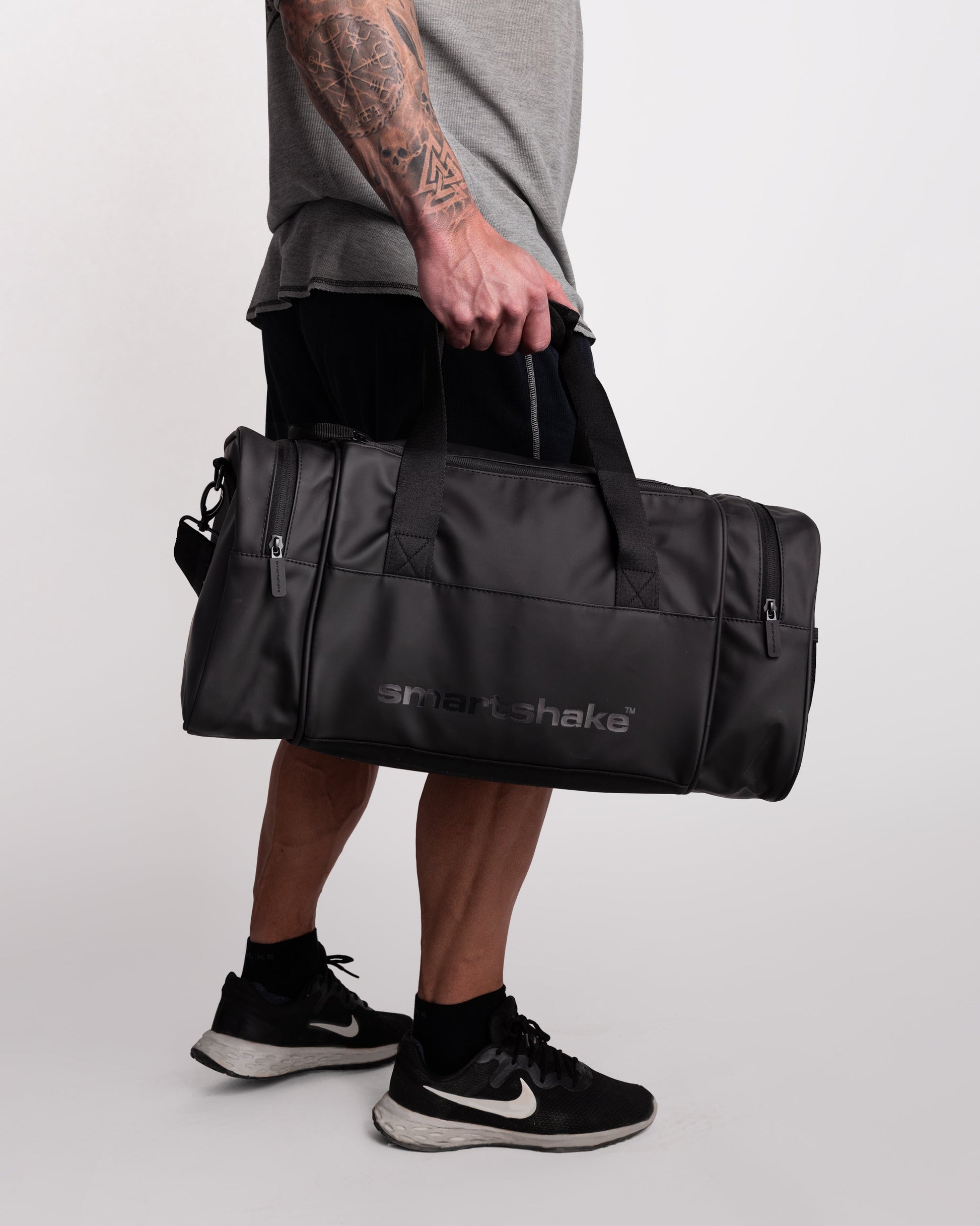 gym-bag-black-l3 Smartshake_GymBag_Black_lifestyle.jpg