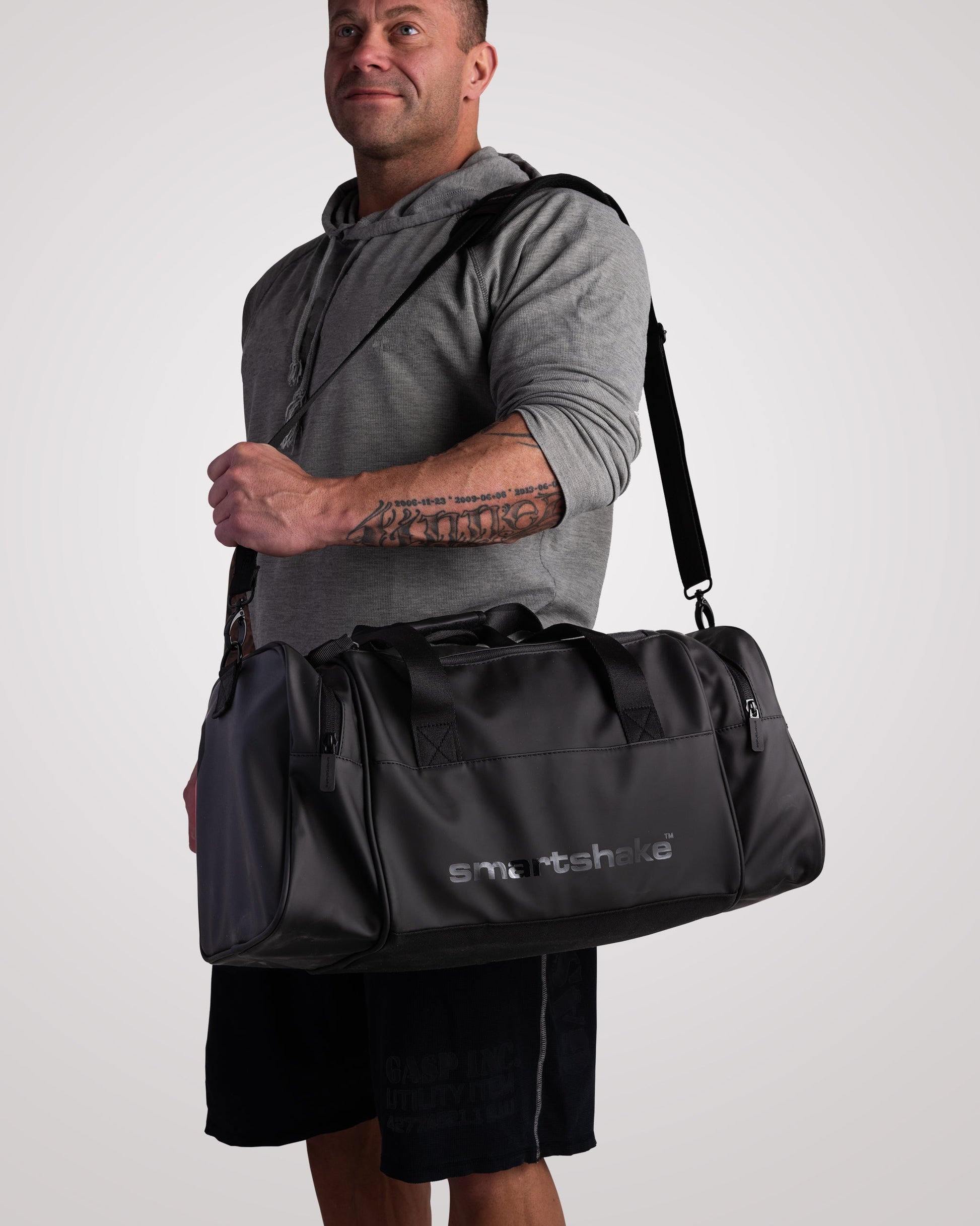 gym-bag-black-l3 Smartshake_GymBag_Black_lifestyle2.jpg