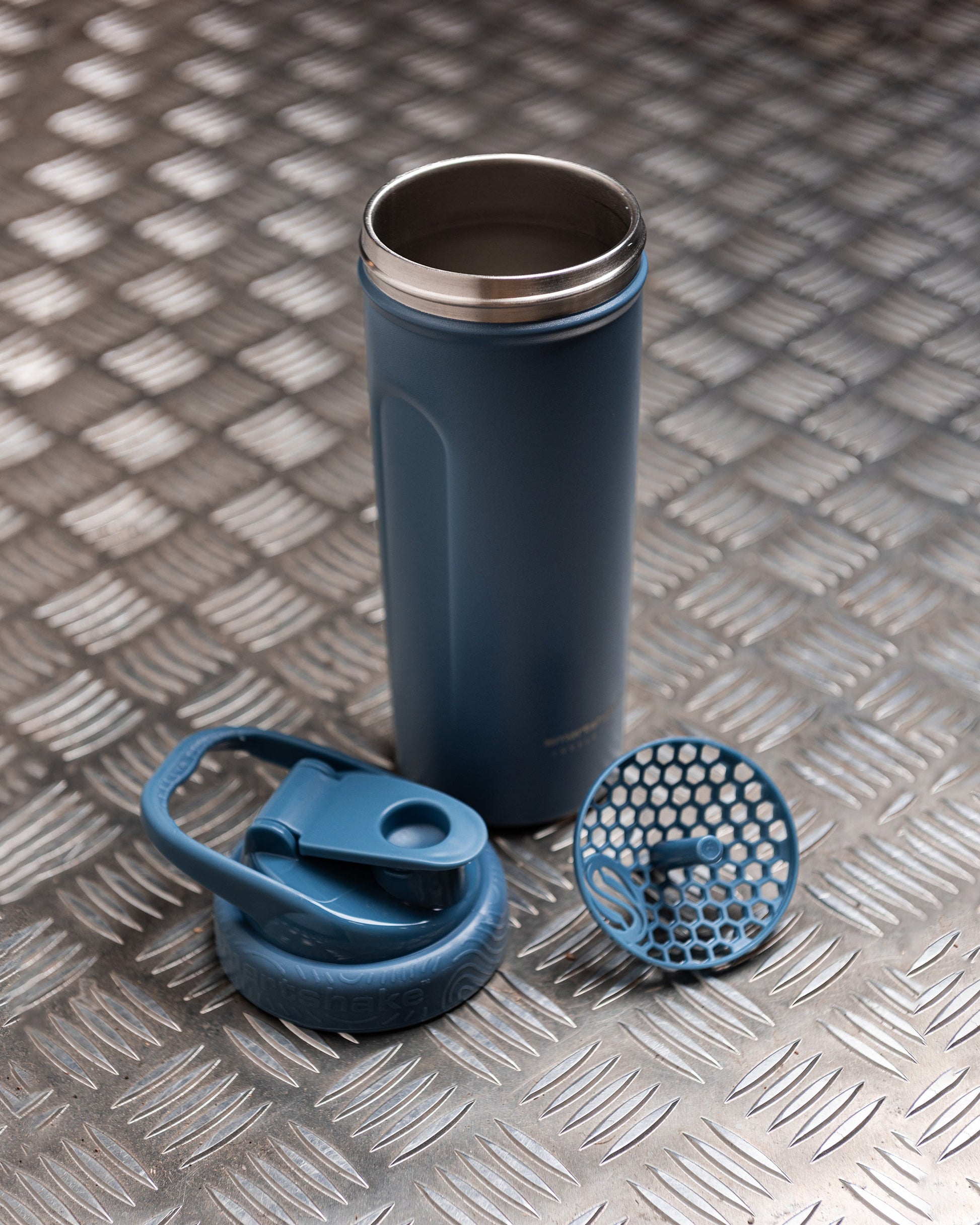 insulated-steel-shaker-faded-blue-j5 Smartshake_Insulated_Steel_Faded_Blue_Lifestyle.jpg