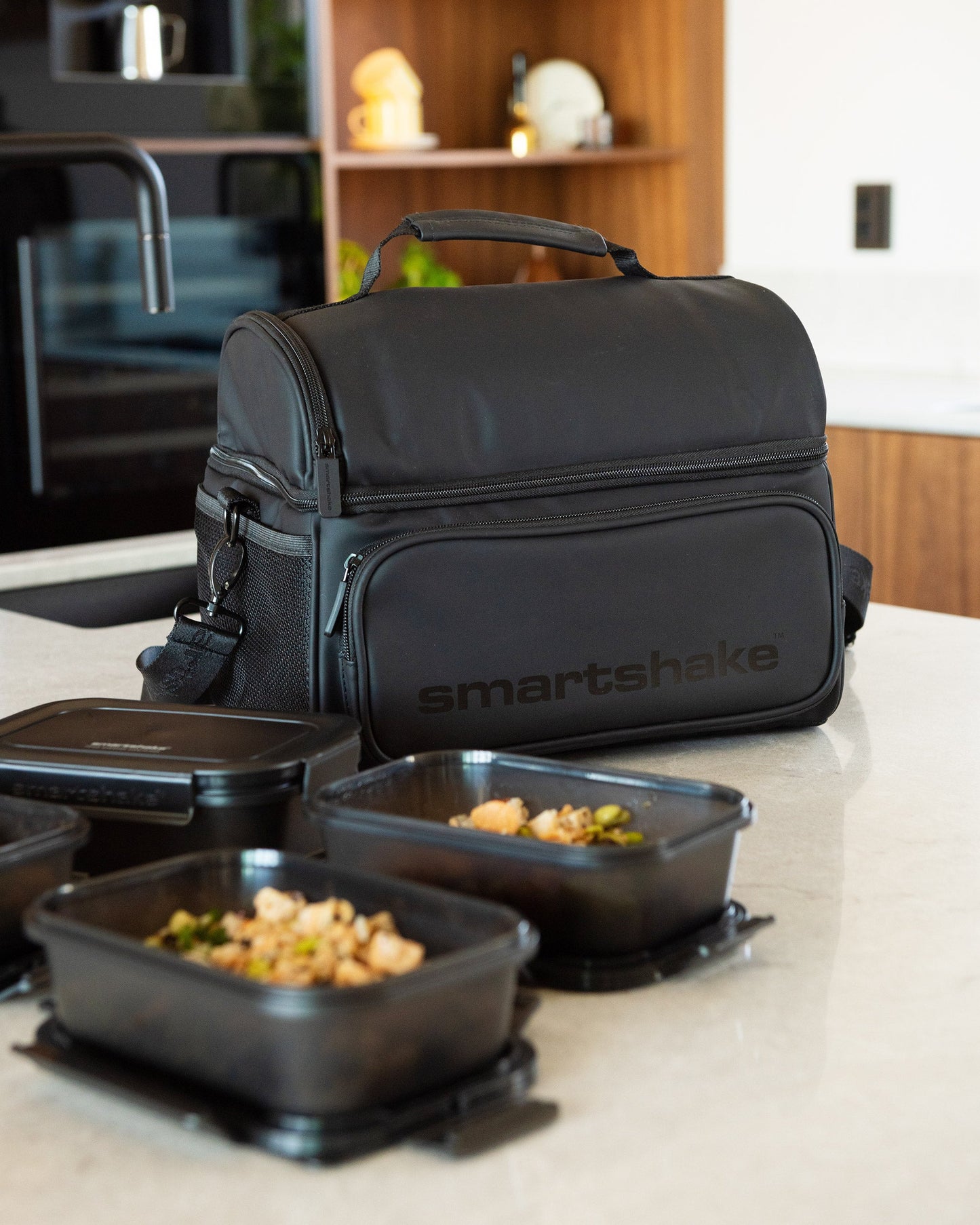 meal-prep-bag-black-with-4-food-containers-and-2-ice-packs-i1 Smartshake_Meal_Prep_Bag_Black_liefstyle.jpg
