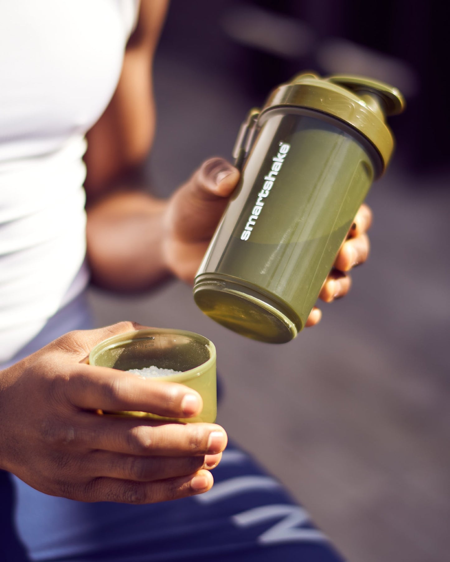 original2go-one-army-green-x8 Smartshake_O2Go_Army_green_lifestyle.jpg