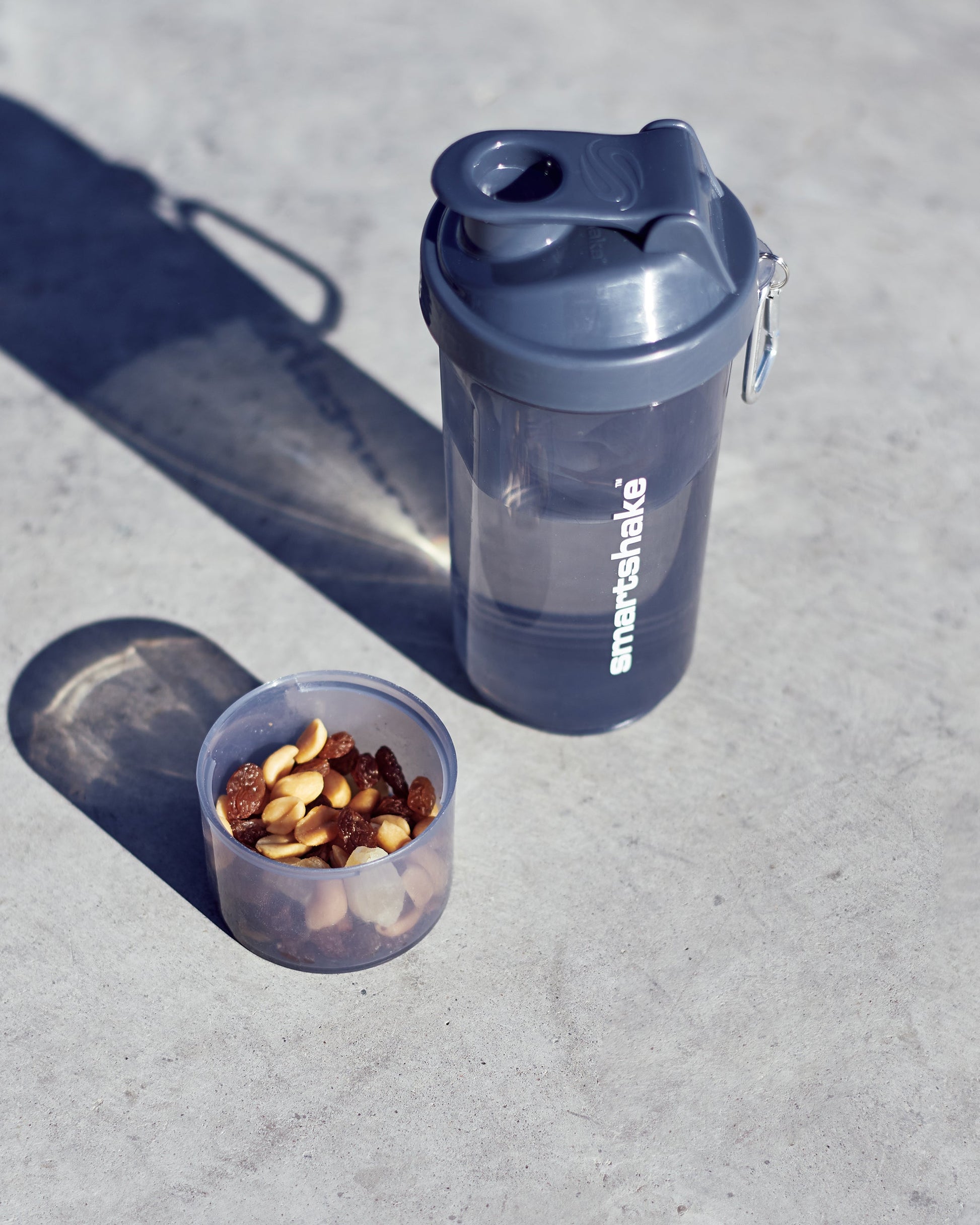 slim-stormy-gray-p9 Smartshake_Slim_gray_lifestyle.jpg